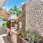 Veranna Lux Apartment