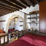 1900S Traditional House In Rhodes