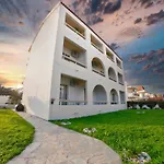 Lefteris Apartments In Ialysos Rhodes