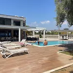 Kiotari Dream Beachfront Villa