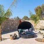 Amora Pool Villas