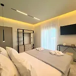 Grand Aqua Luxury Villa By Mintzi