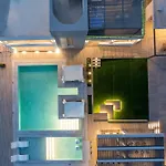 Grand Aqua Luxury Villa By Mintzi
