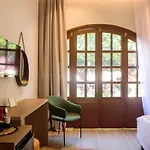 Arthur Suites In Old Town