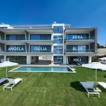 Aquarama Pool Apt. - Blue
