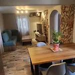 Oinos Luxury Apartment
