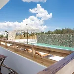 Zaia Suites & Living, Suite N3, Pool View, Central