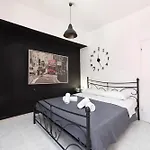Islanders Yard Apartments