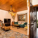 Old Nest House