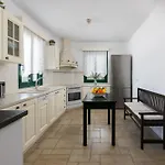 Villa Akti