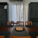Το Διαμερισμα Τησ Μαιρησ Or Mary'S Apartment