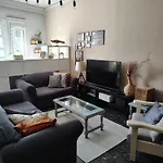 Το Διαμερισμα Τησ Μαιρησ Or Mary'S Apartment