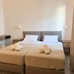 Sarris Studios & Apartments