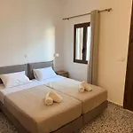 Sarris Studios & Apartments