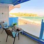 Deluxe Beach Apartment- Sleeps 2 & Private Terrace