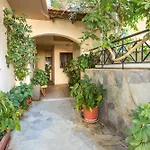 Casa Lyristis
