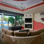 Quinn Hill Luxury Villa