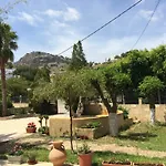 Vlycha Beach Studios & Apartments