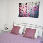 Levande Studio With Private Parking
