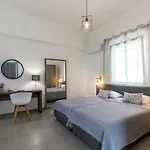 Rose Central Master Bedroom Apartment