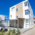 Ammos Luxury Suites