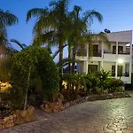 Coliseum Studios & Apartments