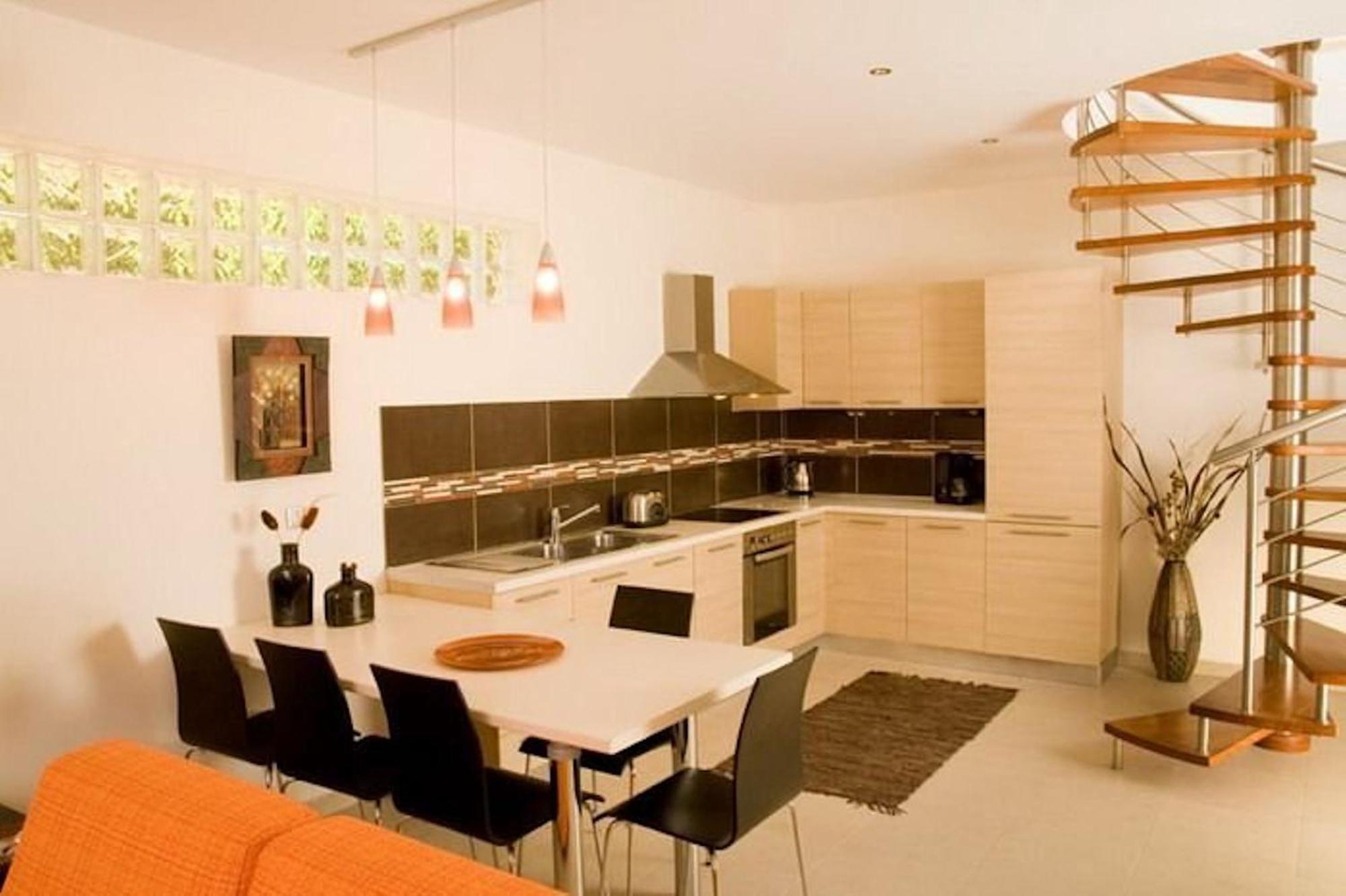 Executive Rhodes 4 Bedroom - 4 Bathroom Bd Pefkos