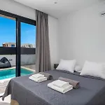 Salty Sun Luxury Villas