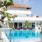 Tinas Plus Hotel