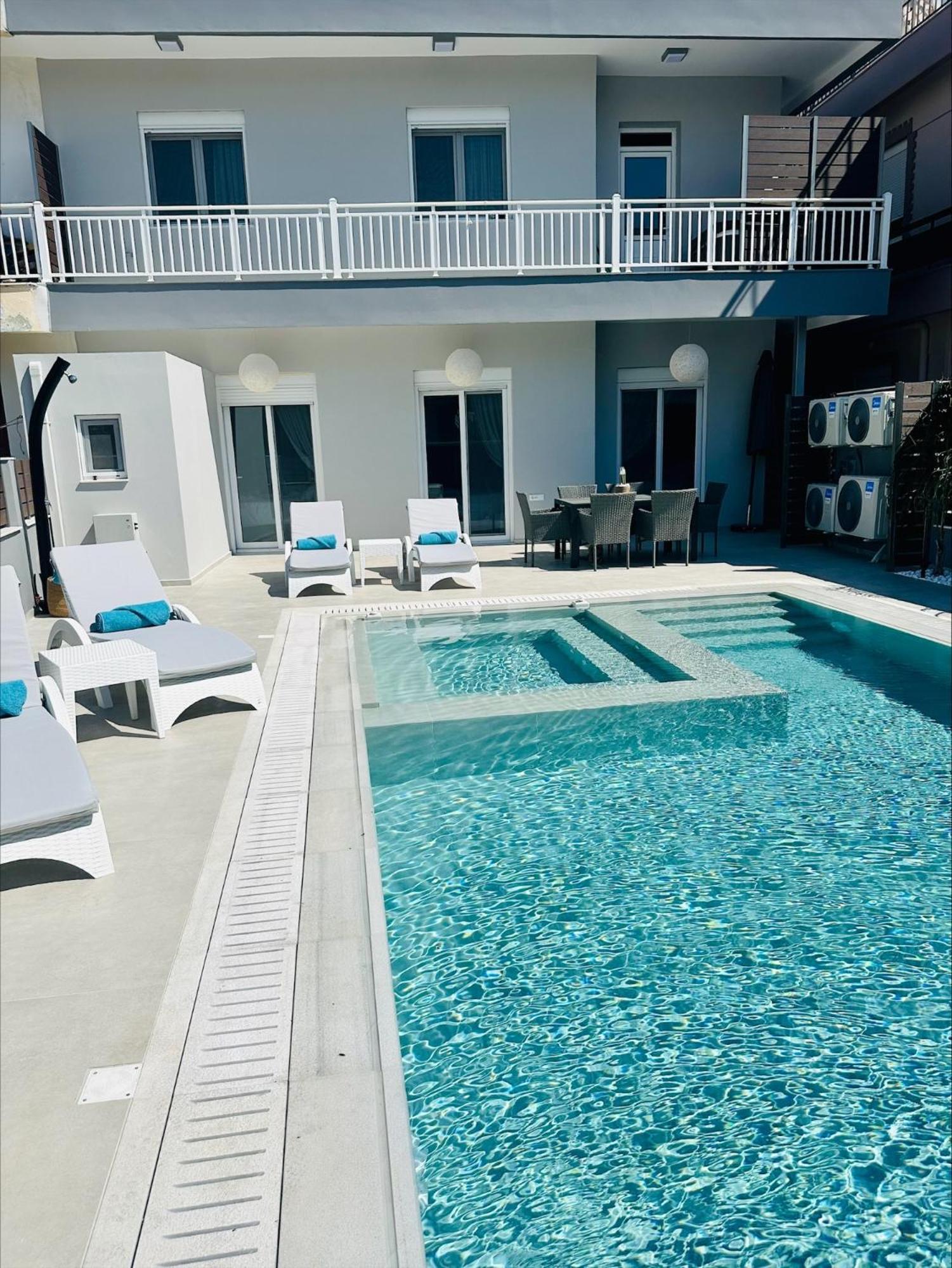Flev's Luxury House With Pool Vakantiehuis