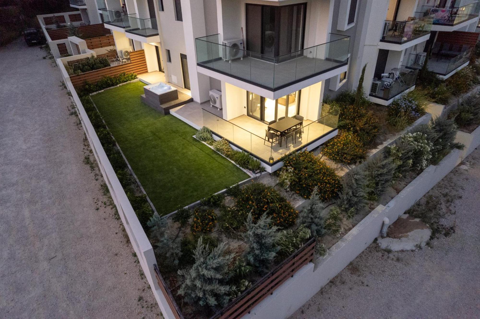 Maison Du Jardin 2-bedroom Private Outdoor Jacuzzi * Rhodes City