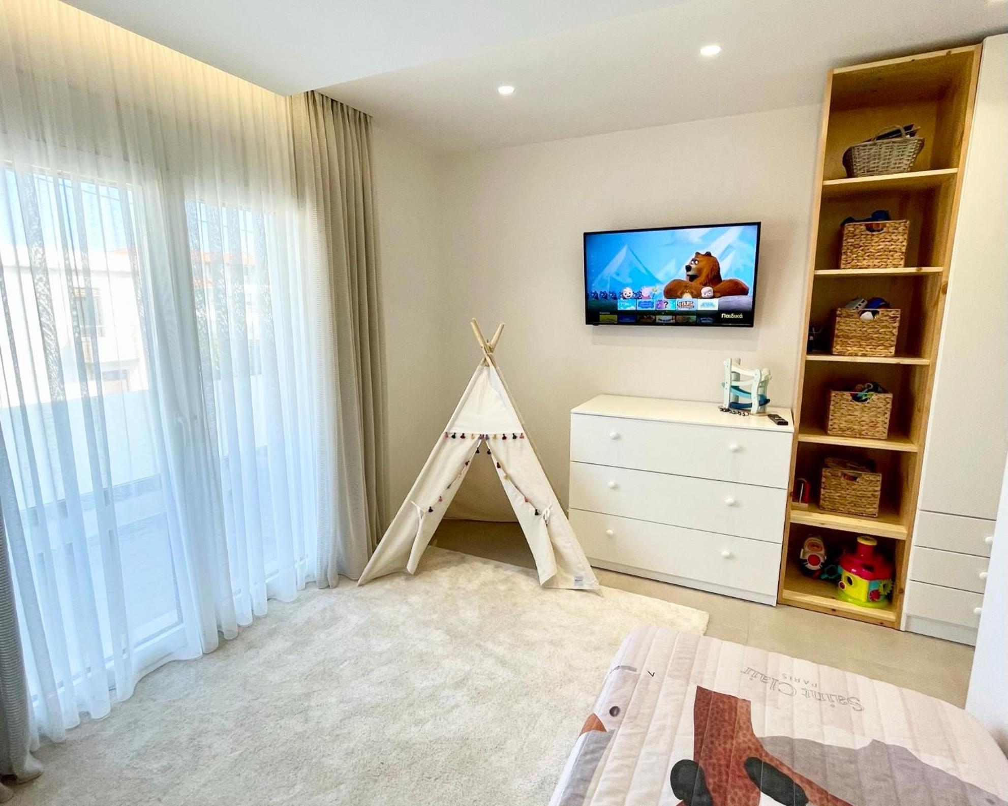 White House Kokas Luxury